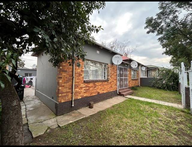 10 BEDROOM HOUSE FOR SALE IN ROSETTENVILLE